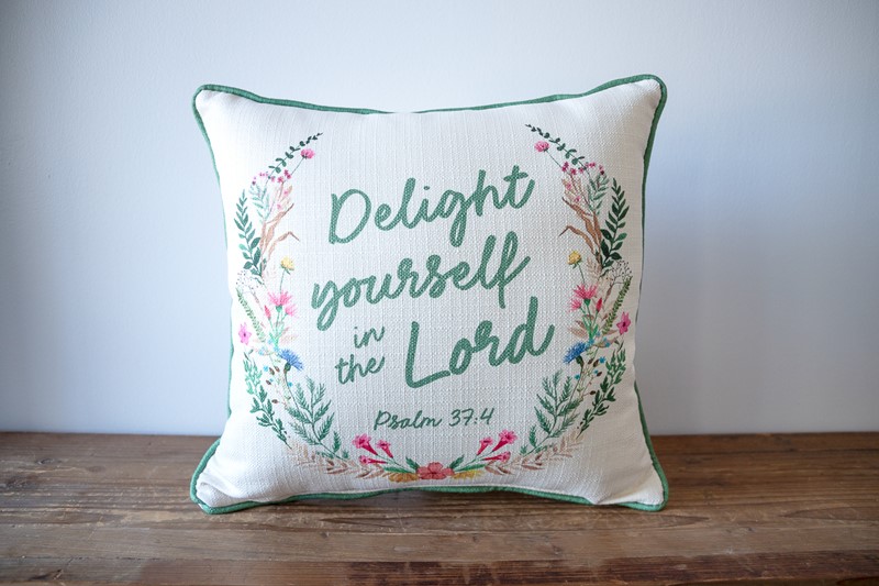 Delight Yourself Wreath Pillow INS0002